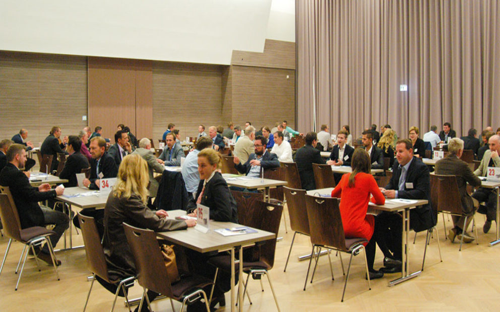 spannend: Speeddating fr alle, die noch auf der Suche sind!.. prickelnd: Verliebte Paare erhalten bis 22:00 eine Flasche Cixo aufs Haus. Tollhaus Weiz | Event - Bollwerk